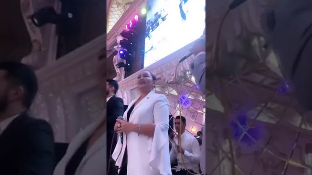 Yulduz Turdiyeva - Kelin va kuyovni kutib olish marosimidan (live efir) смотреть онлайн