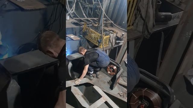 Рабочие моменты, судостроение. это пуля. смотреть онлайн