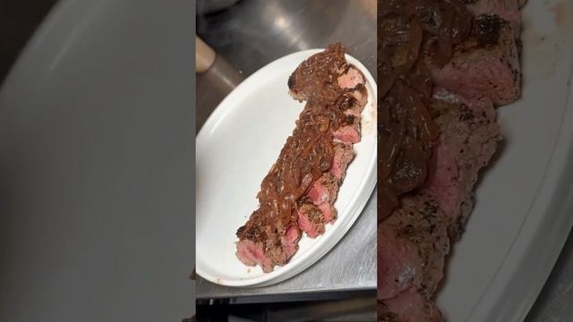 Perfectly cooked! Would you share this Steak Frites from Niman Ranch New York. #shortsvideo #cookin смотреть онлайн