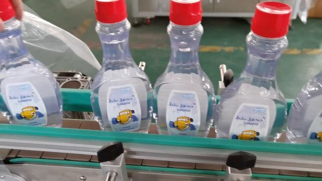 Flat plastic bottle sides label applicator front and back labeling machine test video смотреть онлайн