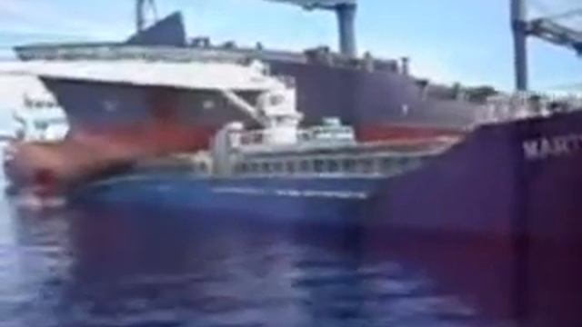 Два судна столкнулись около Турции смотреть онлайн
