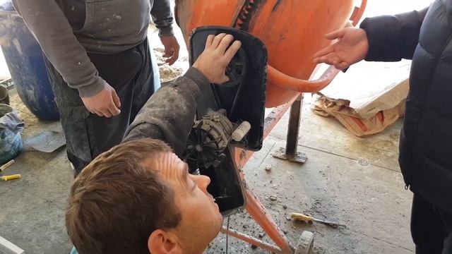 НА СТРОЙКЕ ЧТО-ТО ПОШЛО НЕ ТАК смотреть онлайн