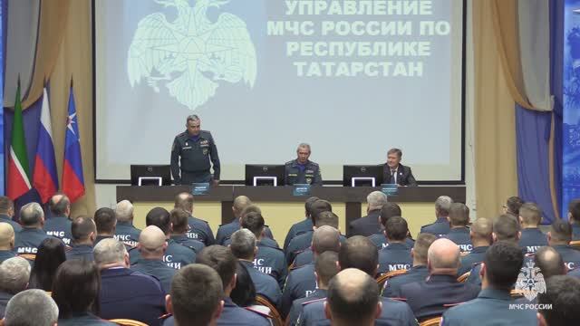 Личному составу представили нового начальника татарстанского главка МЧС России смотреть онлайн