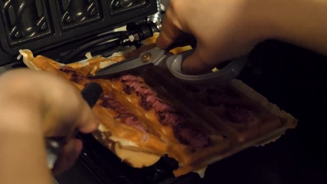 sausage waffle / korean street food смотреть онлайн