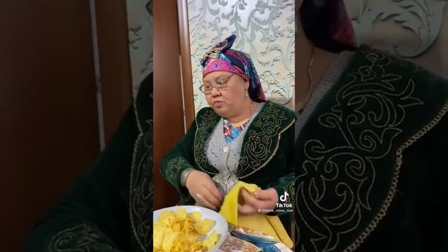 Моя бабушка пробует чипсы смотреть онлайн