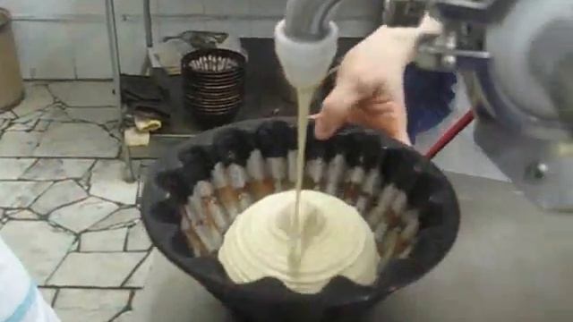 Отсадка бисквита в форму смотреть онлайн