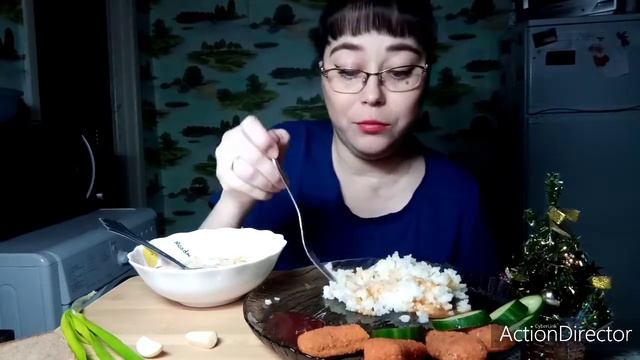 Предновогодний Мукбанг | Щи и рис с куриными палочками | С Наступающим друзья🎄 смотреть онлайн