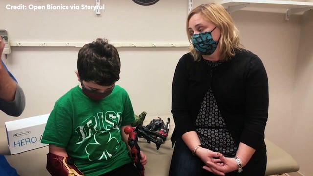 8-year-old boy gets Marvel-themed bionic arm смотреть онлайн