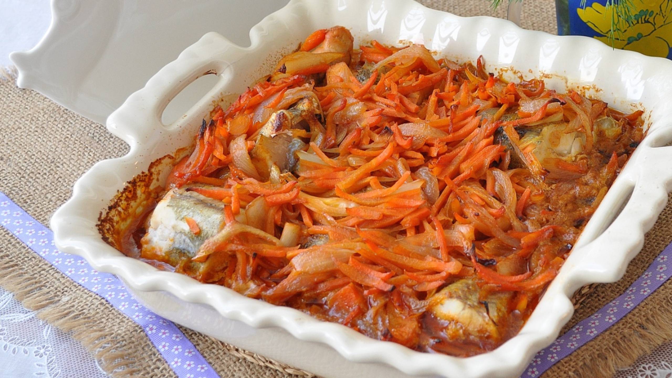 🐟 Минтай с морковью и луком в духовке - вкусно в горячем и холодном виде! смотреть онлайн