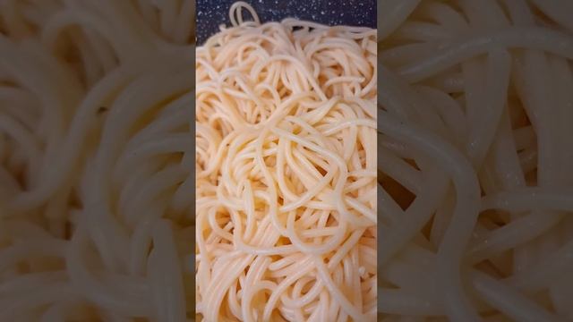 Спагетти с помидорами и орехами #food #рецепт #кухня #cooking #спагетти #еда смотреть онлайн