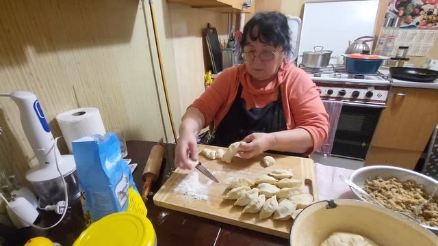 Вареники с картошкой и печенкой. смотреть онлайн