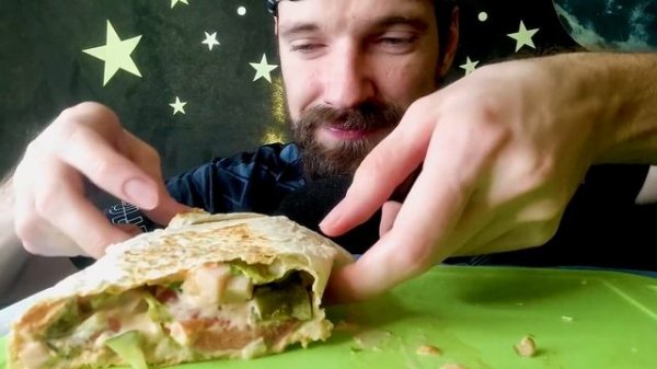 МУКБАНГ АСМР ЕДА  ВКУСНАЯ СОЧНАЯ ШАУРМА ДОМАШНЕГО ПРИГОТОВЛЕНИЯ