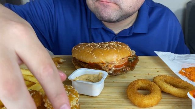 ASMR EATING BURGER KING | CHEESE WHOPPER MUKBANG 버거킹 (CHEESE NUGGETS, ONION RINGS & FRIES) смотреть онлайн
