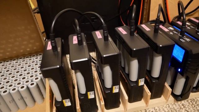 XTAR VP4+ Still the BEST cell tester смотреть онлайн