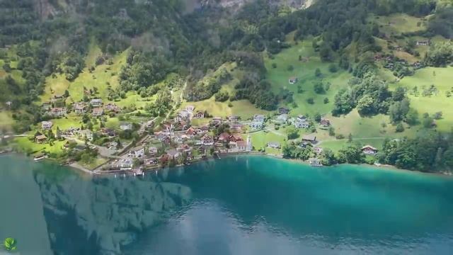 Шикарный вид, потрясающая природа, полет по интересным и красивым местам планеты смотреть онлайн