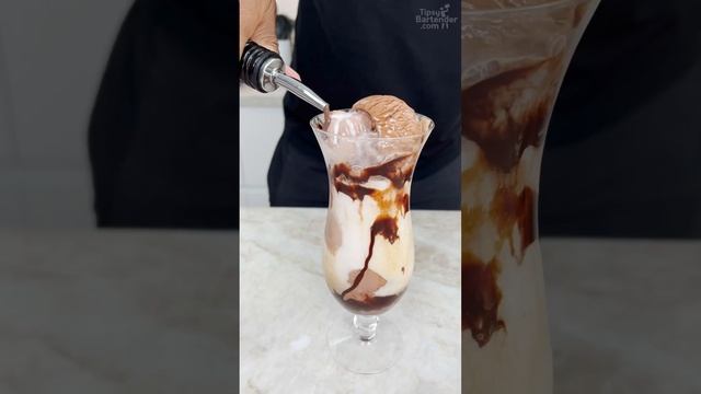 Chocolate Milkshake White Russian #cocktail #chocolate #icecream #cocktail #coffee смотреть онлайн