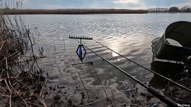 ЭТА РЫБА ЧИСТЫЙ МЁД, РЫБАЛКА НА КАРАСЯ 2022 зимняя рыбалка на диком водоёме, фидер смотреть онлайн