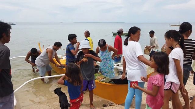 Traditional Filipino Boat Launch (Project 1 Accounts) смотреть онлайн