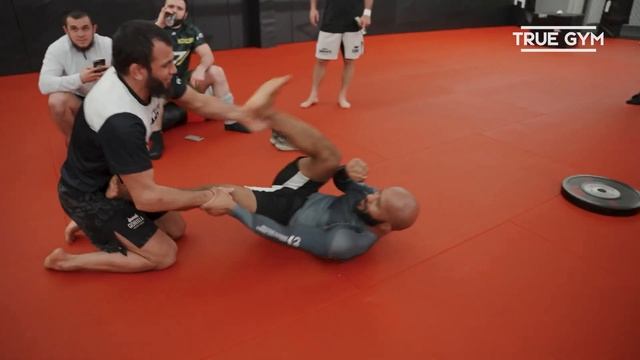 Мышонок- Деметриус в гостях у Хабиба Тренировка с Дагестанцами смотреть онлайн