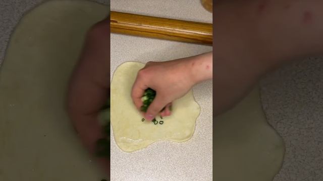 Очень ВКУСНЫЕ лепешки из зеленого лука 🫓 (каттама) смотреть онлайн