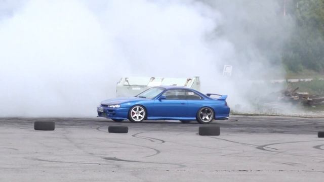 Nissan 200sx s14a - some donuts смотреть онлайн