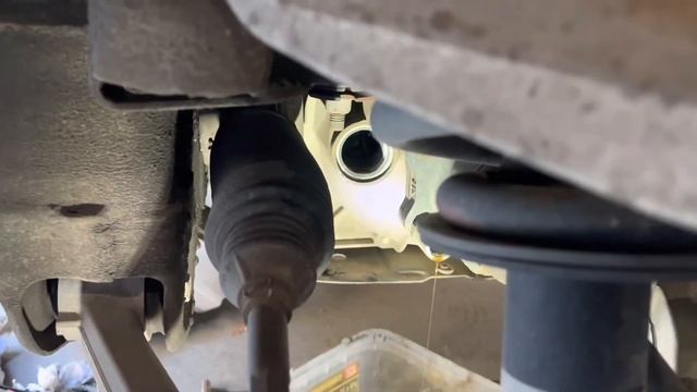 2015 GMC Yukon Denali XL Front differential gear oil change смотреть онлайн