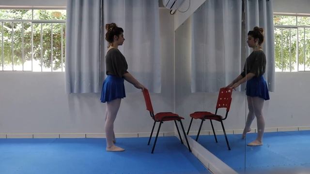 Video 5 Passos básicos, Ballet Adaptado para crianças com maior mobilidade de perna Continuaçäo смотреть онлайн