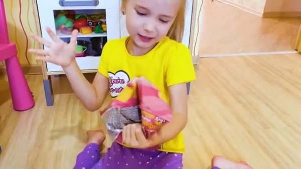 Полина и история про чипсы у папы на лице