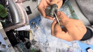 Личинка двери Nissan закисла