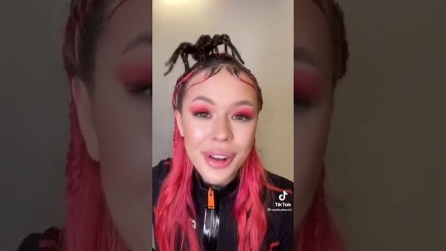 ИНСТАСАМКА ТАНЦУЕТ С ПАУКОМ НА ГОЛОВЕ🥵😱 смотреть онлайн