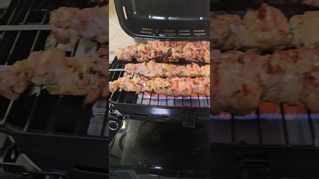 Шашлык в квартире, или обзор газового гриля! #фантазер #рецепт #шашлык #гриль #газовыйгриль #свинин смотреть онлайн