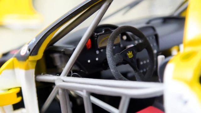Unboxing AutoArt 2000 Chevrolet Corvette Racing C5R #3 Goodwrench смотреть онлайн