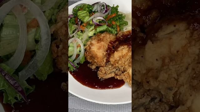Fried Chicken 🍗 Raw Vegetables 🥗 Mashed Potato 🥔 Gravy/Sauce смотреть онлайн