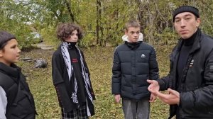 ПОСТАВИЛИ ДРУГА НА КОЛЕНИ - ПОМИРИЛ ШКОЛЬНИКОВ!