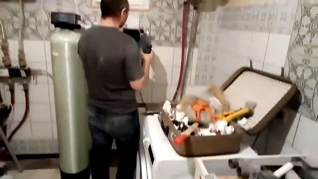 Фильтр-умягчитель, 3-ий этап монтажа. Установка Big Blue смотреть онлайн