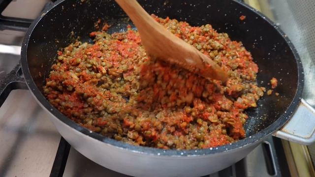 Unique and Healthy Macaroni with Lentils and Olive Oil, Served with Golden Potato Crust смотреть онлайн
