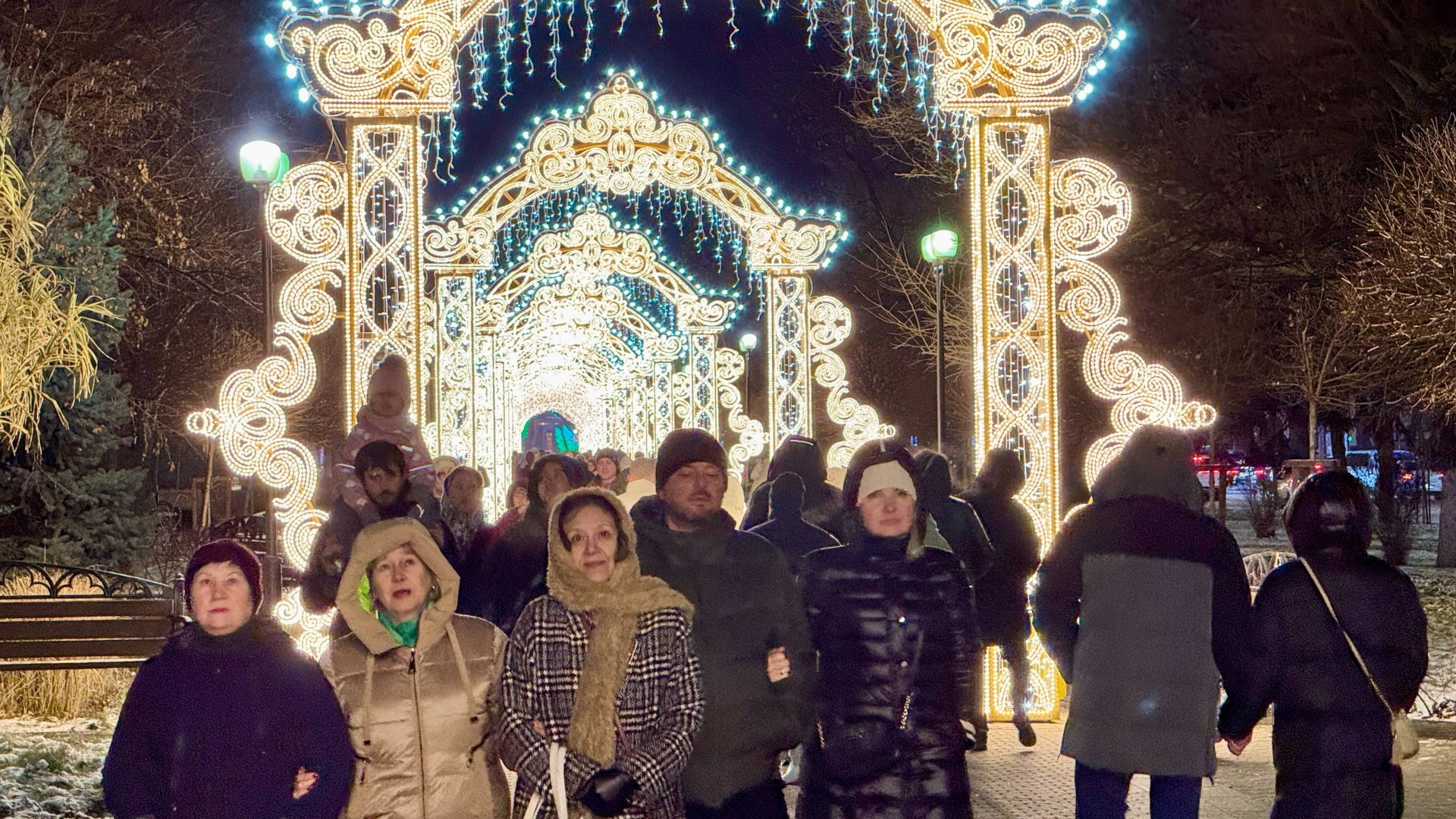 НОВОГОДНИЙ КРАСНОДАР 2025-ЛЮДИ в ШОКЕ от КРАСОТЫ! Как ГАЛИЦКИЙ нарядил улицу КРАСНУЮ! смотреть онлайн