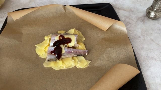 Самый простой рецепт рыбы с картошкой в духовке! И на праздничный стол не стыдно поставить! смотреть онлайн