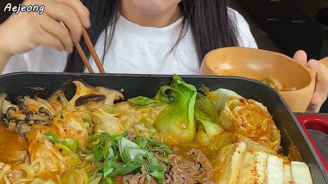 지글짝! 보글짝! 만두전골 먹방🍲DUMPLING HOT POT (Mandu Jeongol) MUKBANG | EATING SOUNDS смотреть онлайн