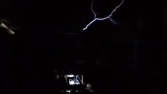 Rotary gap Tesla Coil + bigger toroid смотреть онлайн