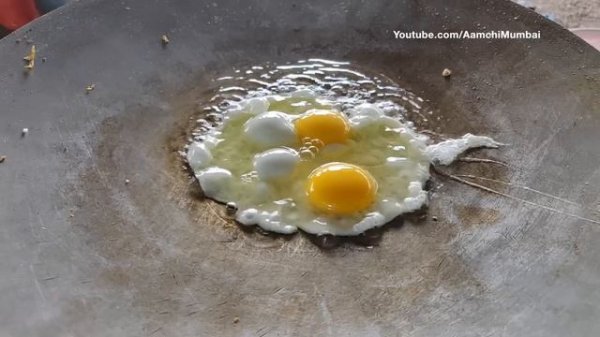 TEEN PATTI Omelette | 3 Layer Omlet with Egg Curry | Indian Street Food