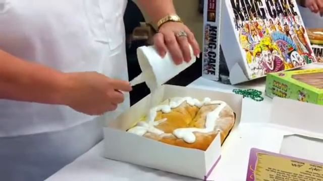 How To Decorate A King Cake смотреть онлайн