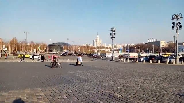 Парк Зарядье, Москва, Россия, 19 апреля 2019 г. смотреть онлайн