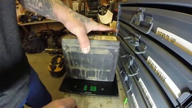 H-D Street Bob Lithium Ion vs Stock battery weight comparison by Northbound Cycles Inc. смотреть онлайн