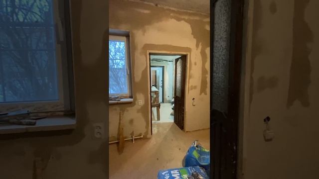 Поштукатуривший стены, домик преобразился. В какой цвет красить? смотреть онлайн