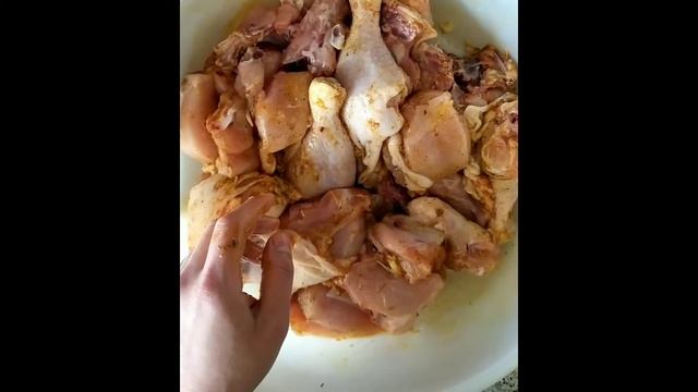 Курица в духовке. Вкусный маринад. смотреть онлайн