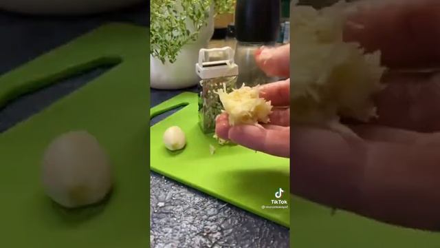 Божественная курочка в сливочно чесночном соусе смотреть онлайн