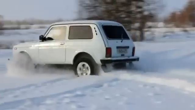 Lada 2121 Снег snow ВАЗ 21214 Нива по снегу смотреть онлайн