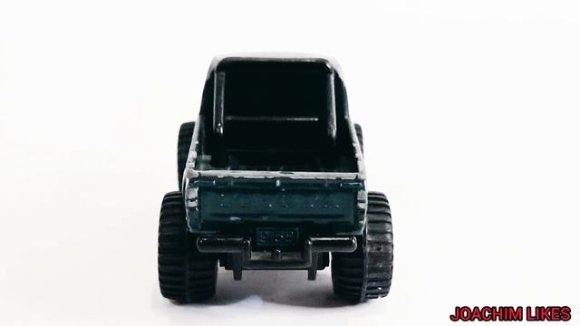 1:64 Toyota Hilux 1985 & 2021| Tomy / Tomica - [Showcase] смотреть онлайн