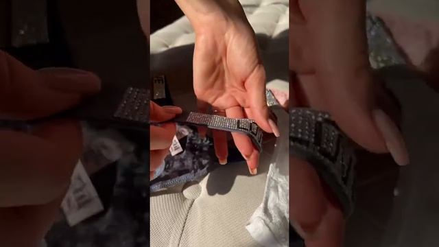 1909 Трусики кружевные со сверкающими стразами смотреть онлайн